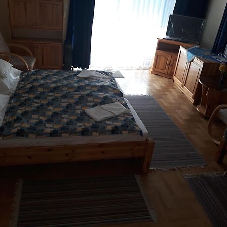 Hajdúszoboszló Kenezy Lux Apartman Vendeghaz מראה חיצוני תמונה