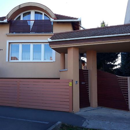 Hajdúszoboszló Kenezy Lux Apartman Vendeghaz מראה חיצוני תמונה