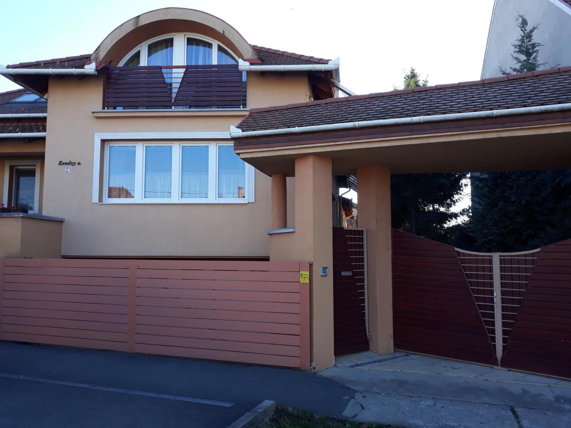 Hajdúszoboszló Kenezy Lux Apartman Vendeghaz מראה חיצוני תמונה